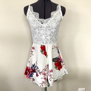 NWOT SHEIN WOMEN’S CROCHET V NECK BACKLESS FLORAL ROMPER